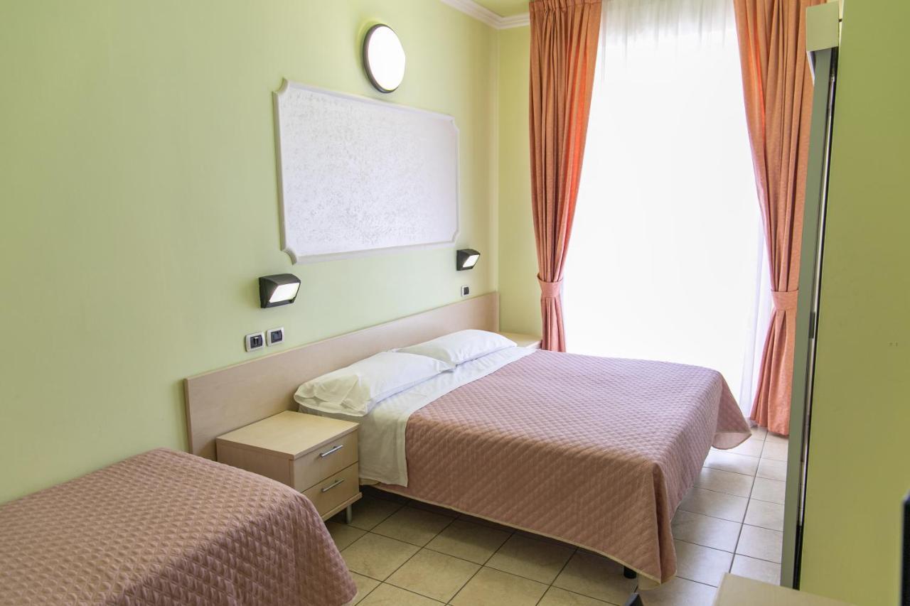 Hotel Liana Rimini Exteriér fotografie