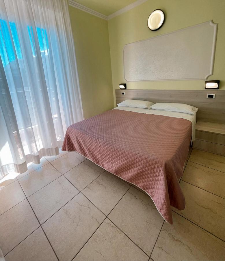 Hotel Liana Rimini Exteriér fotografie