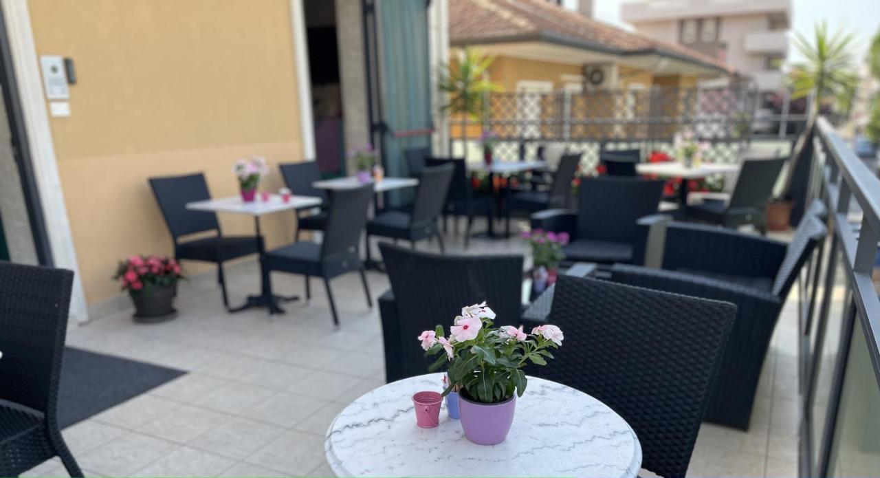 Hotel Liana Rimini Exteriér fotografie